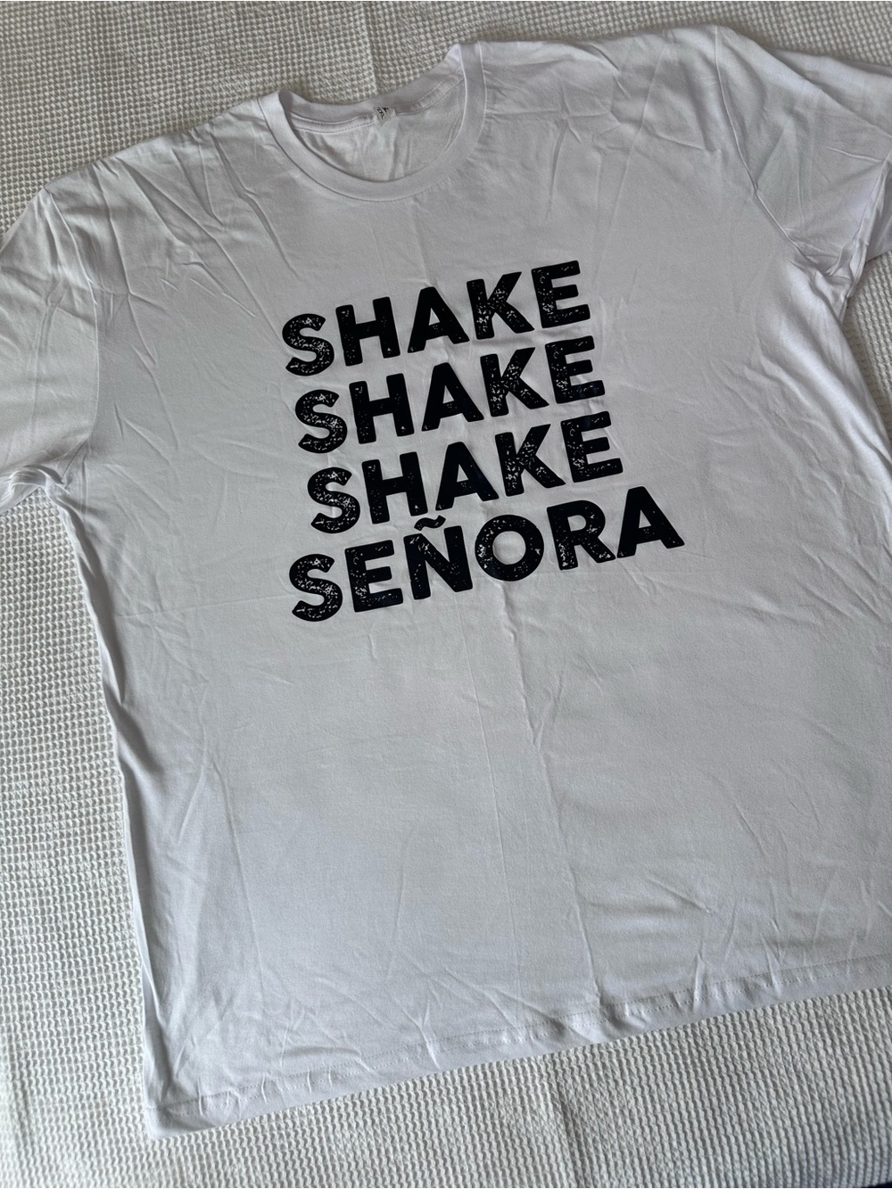 Unisex Graphic Tee “Shake, shake, shake, Señora…” New- never worn!